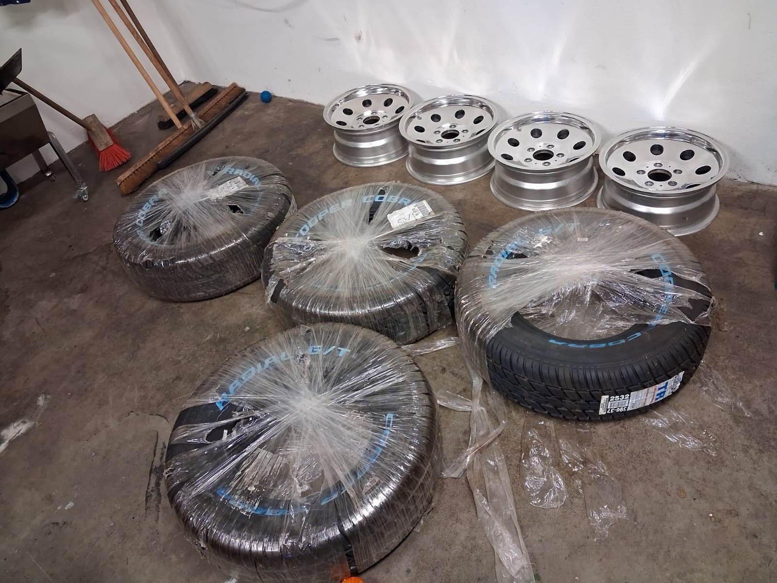 Chevy Van GMC mooie velgen met nieuwe banden, Ophalen of Verzenden
