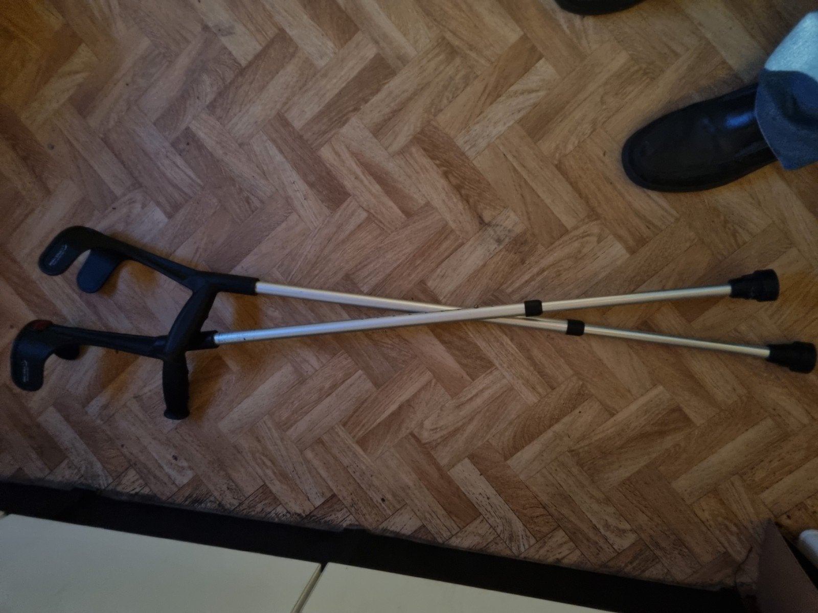 Een paar krukken gebruikt bieden, Ophalen, Gebruikt