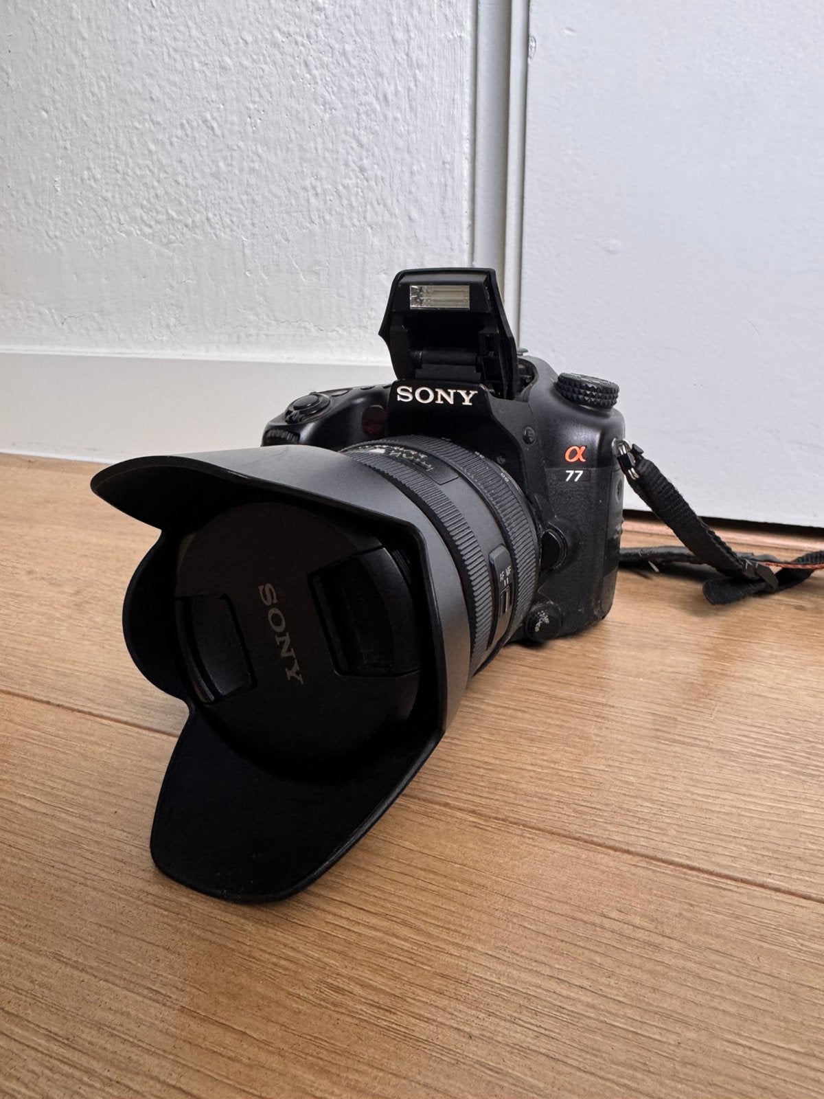 Sony Alpha A77 + Sony 16-50mm F2.8 SSM + 2 Accu’s + Tas, Ophalen, Gebruikt, Sony
