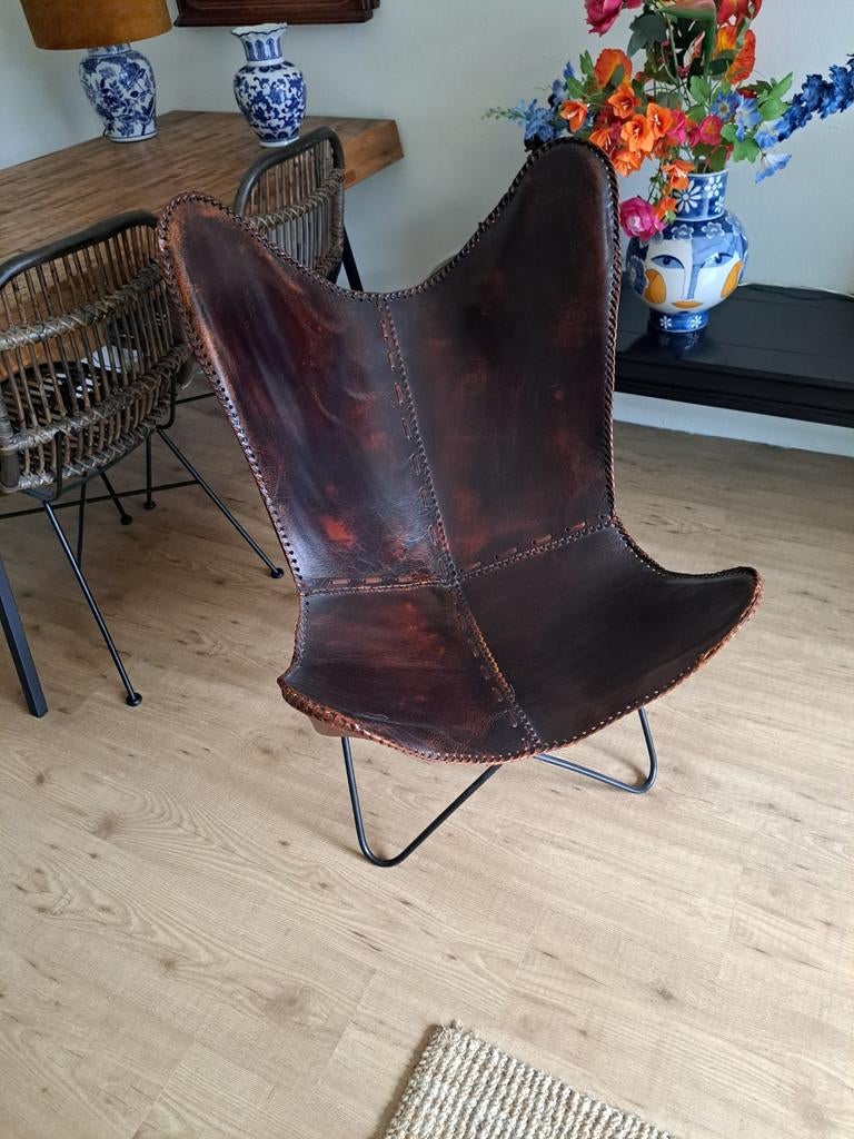 Vlinder fauteuil, Bruin leer, Ophalen, Zo goed als nieuw, 50 tot 75 cm, Leer