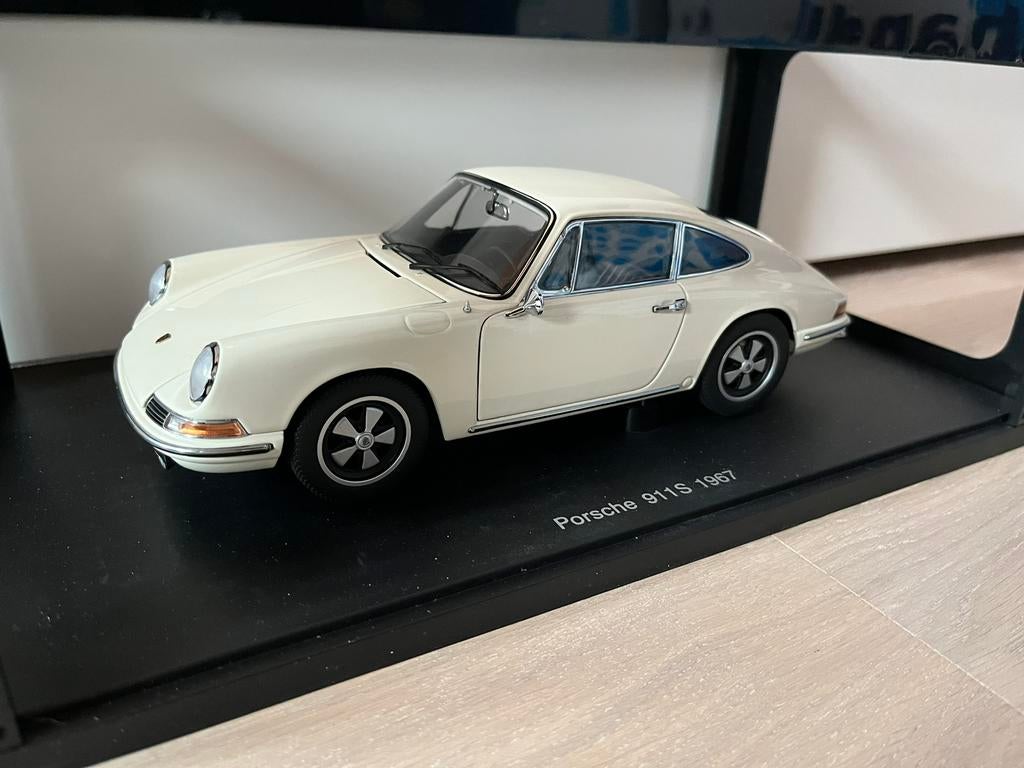 Porsche 911 S 1967 ivory white #77918 Autoart 1:18, Hobby en Vrije tijd, Modelauto's | 1:18, Ophalen of Verzenden, Zo goed als nieuw
