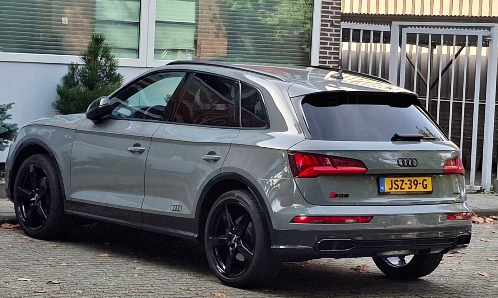 Deze Audi Q5 is voorzien van stijlvolle lichtmetalen velgen, Auto's, Automaat, Leder, Vierwielaandrijving, Particulier