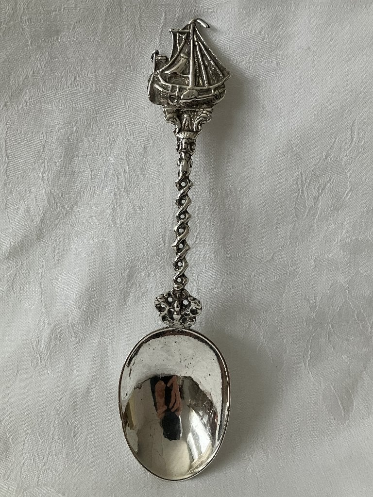 Antieke zilveren gelegenheidslepel met zeilschip, Verzenden, Zilver