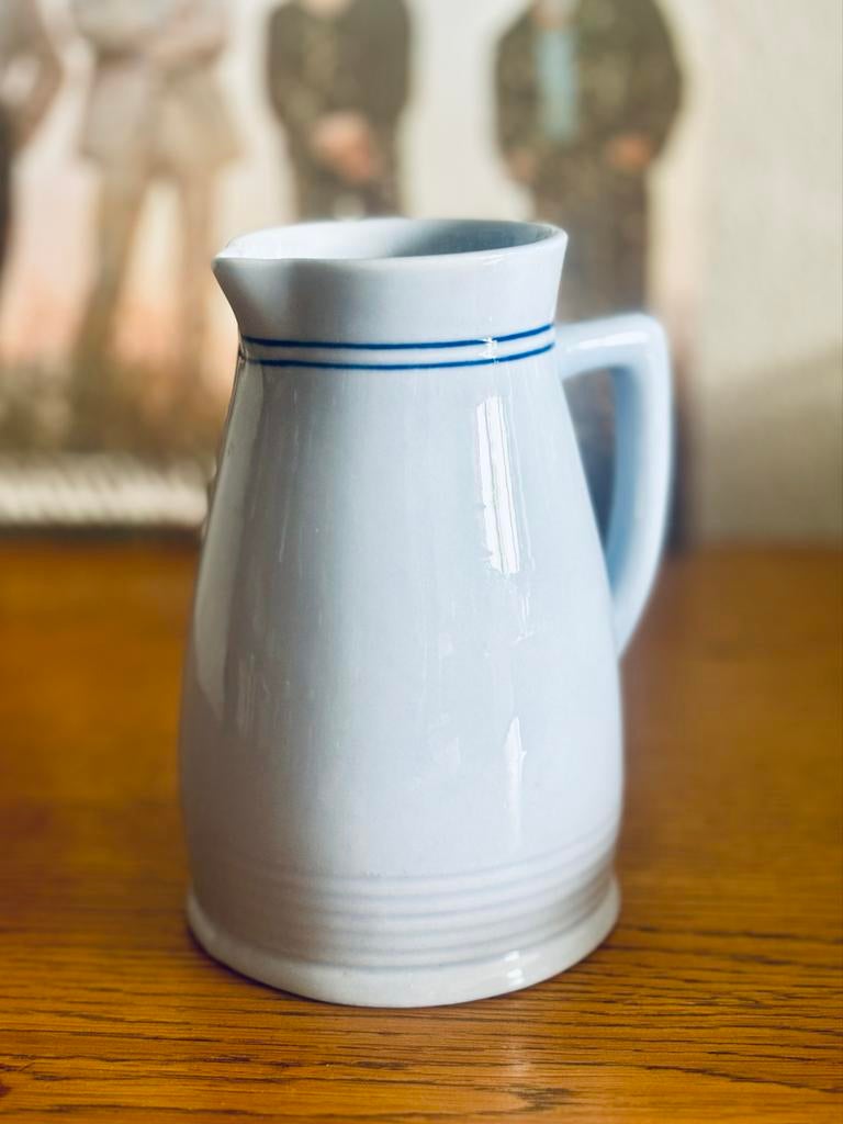 Vintage Lilien Porzellan Austria lichtblauwe melkkan, Ophalen of Verzenden