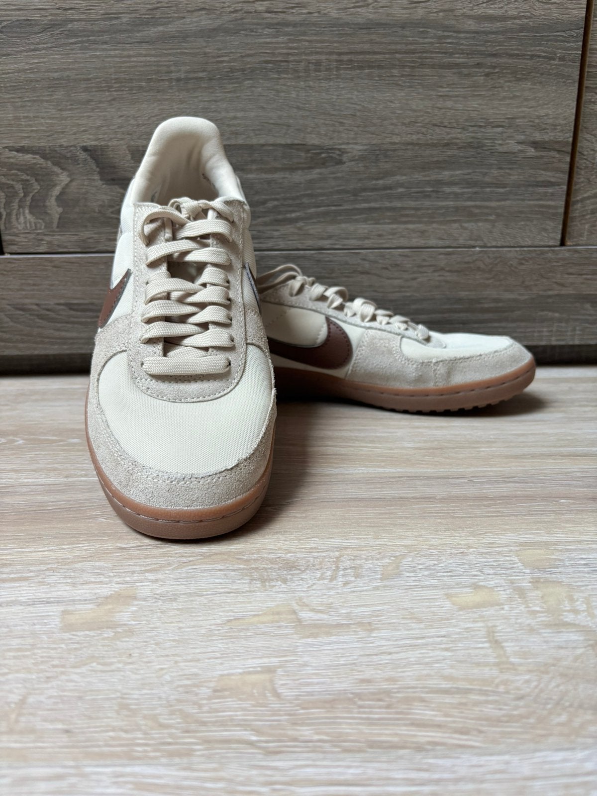 Nike schoenen beige maat 42,5, Kleding | Heren, Overige kleuren, Nieuw, Ophalen of Verzenden, Sneakers of Gympen