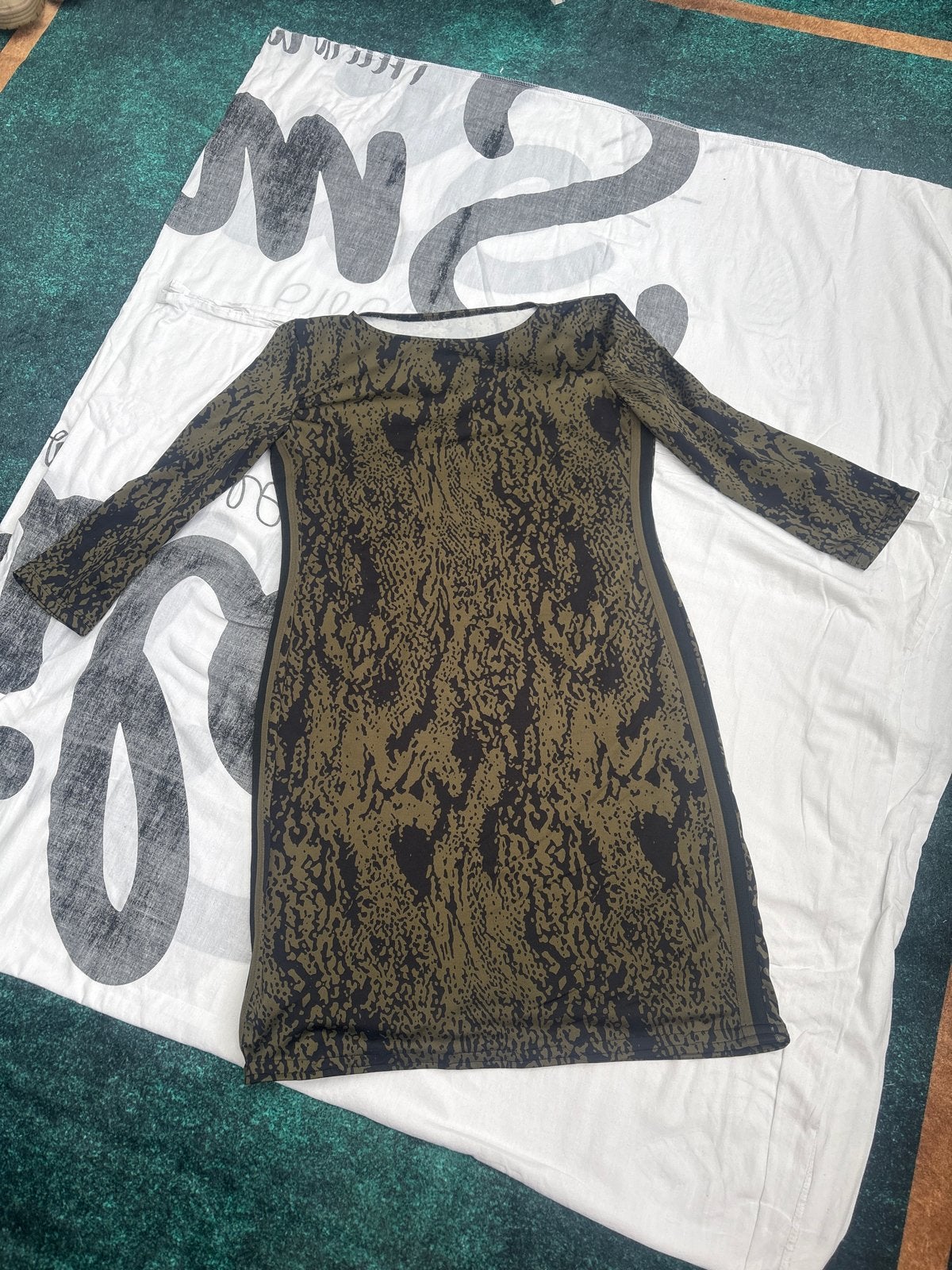 Stijlvolle jurk met slangenprint - Maat L, Kleding | Dames, Maat 42/44 (L), Ophalen of Verzenden, Zo goed als nieuw, Knielengte