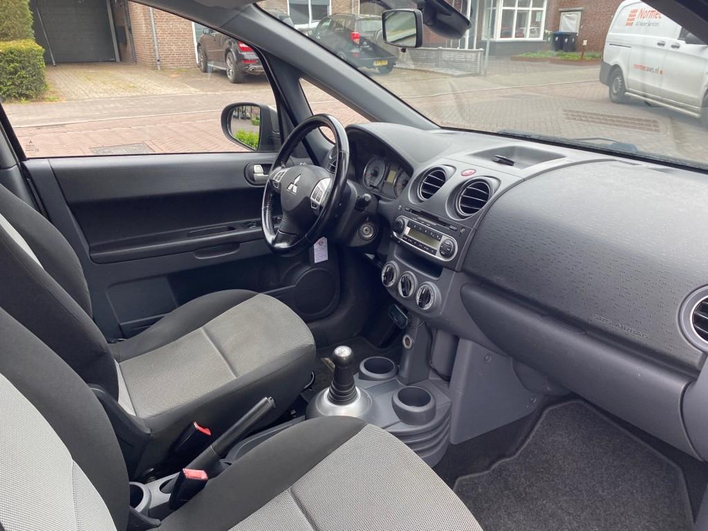 Mitsubishi COLT 1.3 EDITION TWO AUTOMAAT / AIRCO / RADIO-CD, Auto's, Gebruikt, 31 €/maand, Colt, Origineel Nederlands