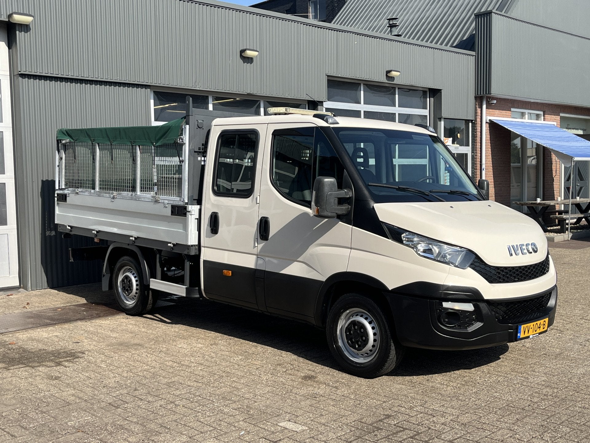 Iveco Daily 35S11D 2.3 345 Airco Trekhaak 3500kg trekgewicht, Auto's, Bestelauto's, 13 km/l, Euro 5, Gebruikt, Zwart