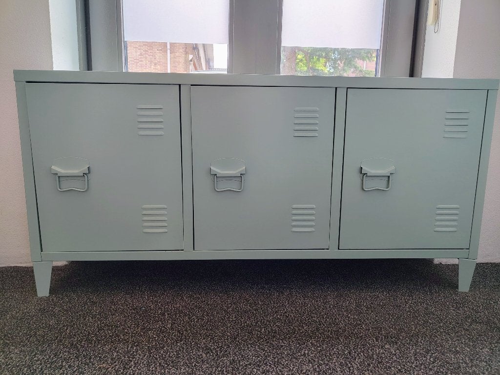 Metalen opbergkast/dressoir, Huis en Inrichting, Kasten | Dressoirs, Met deur(en), 100 tot 150 cm, Ophalen of Verzenden, Zo goed als nieuw