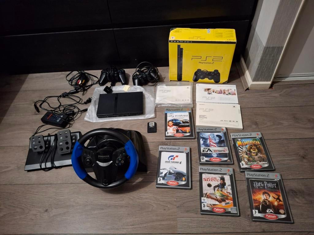 Nette ps2 met originele doos stuur en games, Ophalen of Verzenden, Zo goed als nieuw, Met 2 controllers