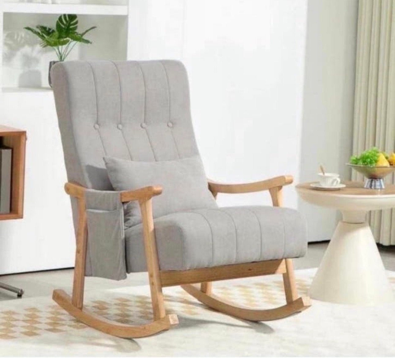 Comfortabele schommelstoel met houten frame en kussen NIEUW, Huis en Inrichting, Fauteuils, Nieuw, 75 tot 100 cm, Ophalen of Verzenden
