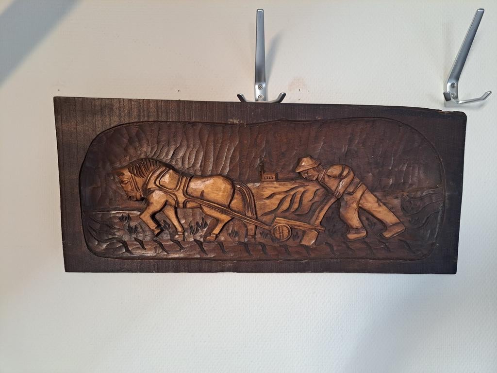 Houten wanddecoratie: Boer met paard en ploeg, Ophalen
