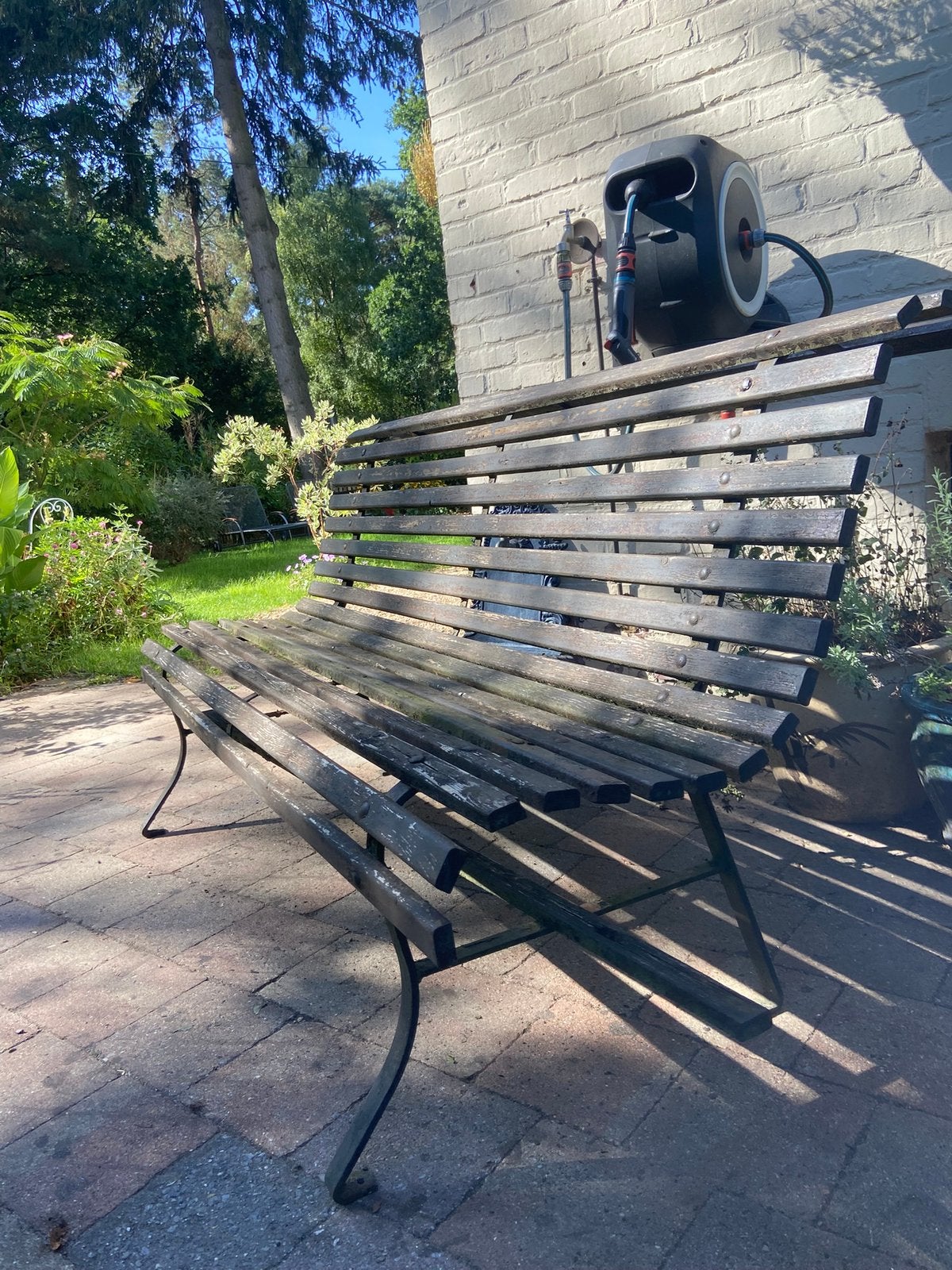 Klassieke houten tuinbank met ijzer onderstel, Tuin en Terras, Ophalen, Gebruikt, Hout