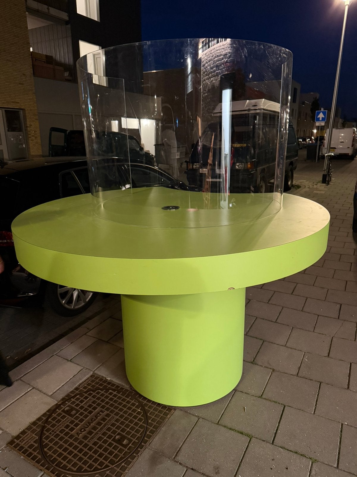 Foto 2 van Bali met scherm gratis af te halen morgen eindhoven tot 12u