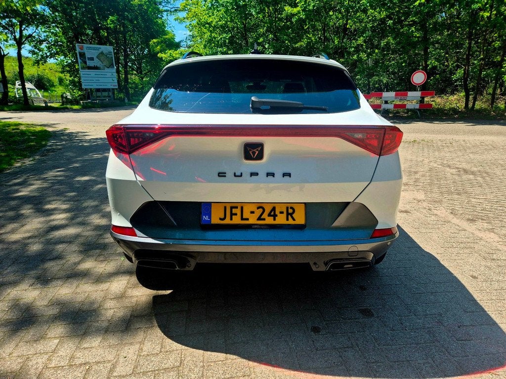 CUPRA Formentor 1.5 TSI / camera / automaat / navi / 18 inch, Zwart, 4 cilinders, Leder en Stof, Wit
