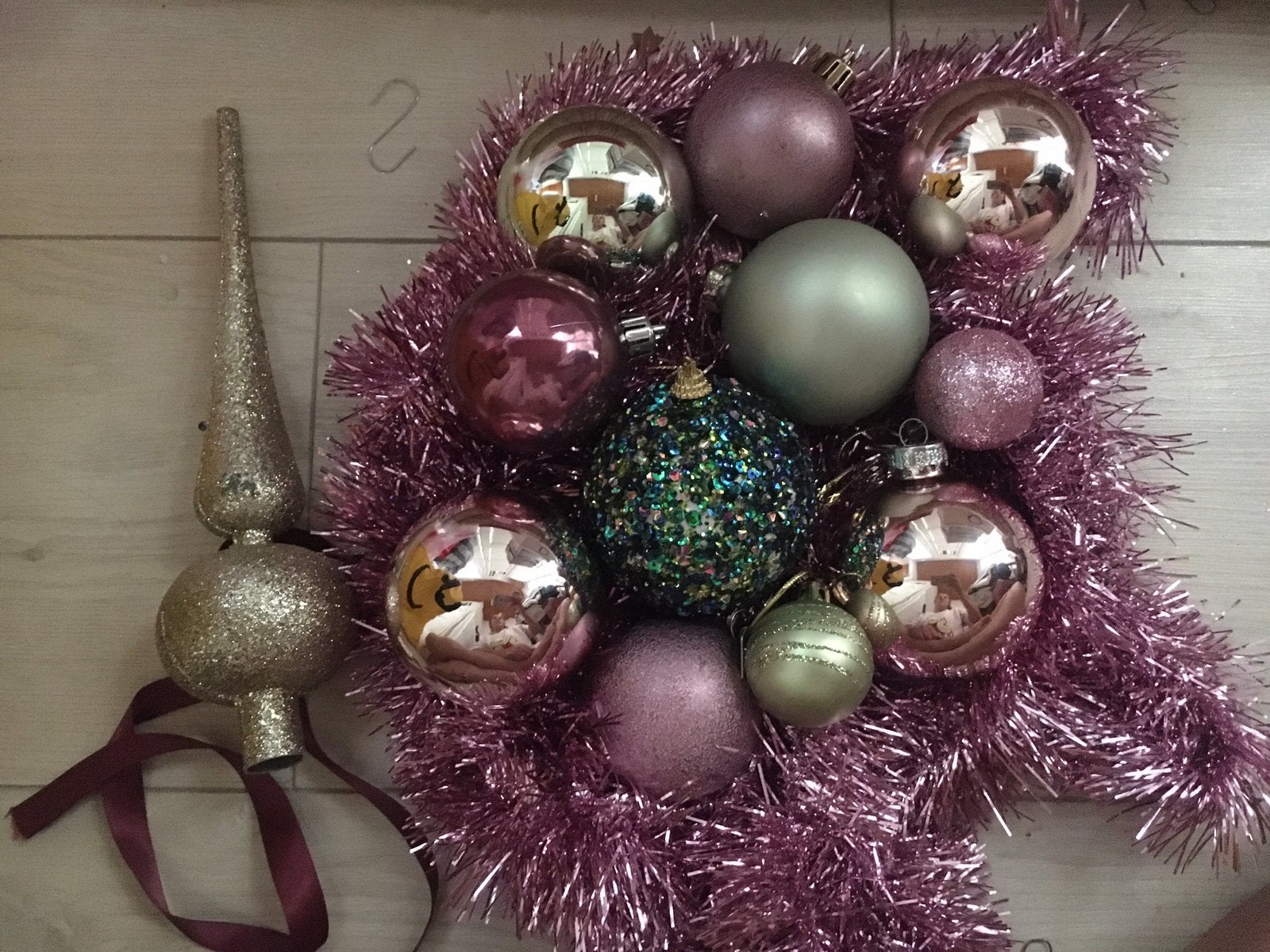 Kerstboom versiering: slingers en kerstballen, Diversen, Kerst, Ophalen of Verzenden, Zo goed als nieuw