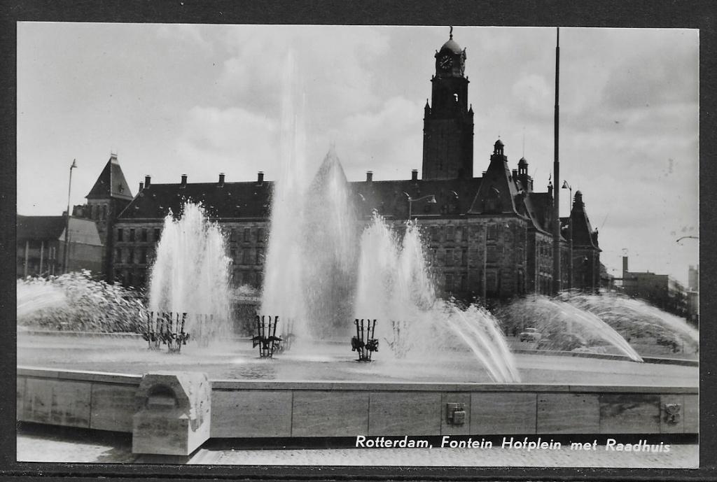 538 Rotterdam, Fotein Hofplein met Raadhuis, Ophalen of Verzenden, Voor 1920, Gelopen, Zuid-Holland