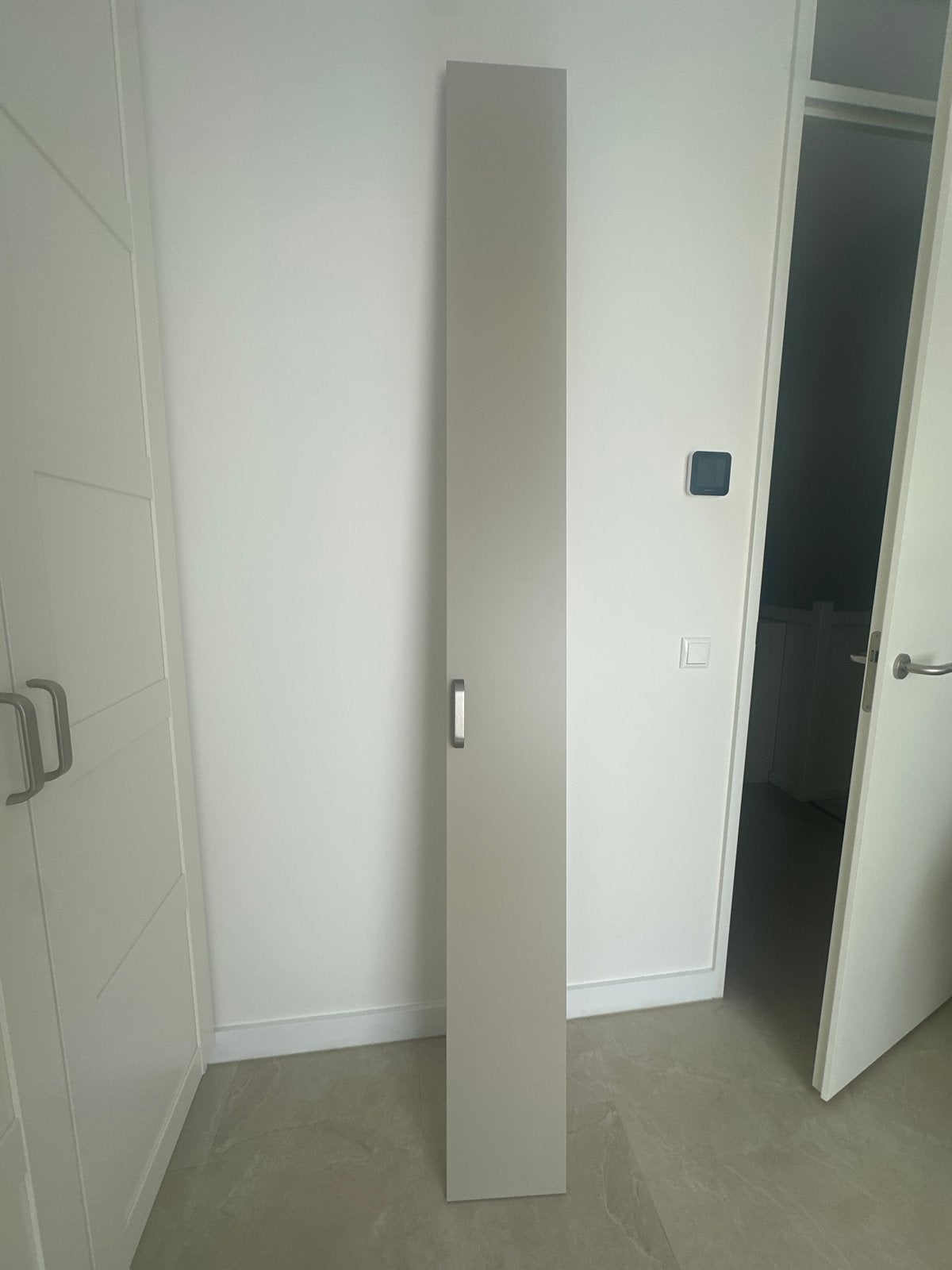 IKEA Pax deur (25x229cm) grijs  beige, Huis en Inrichting, Kasten | Kledingkasten, Ophalen, Minder dan 50 cm, 200 cm of meer, Minder dan 25 cm