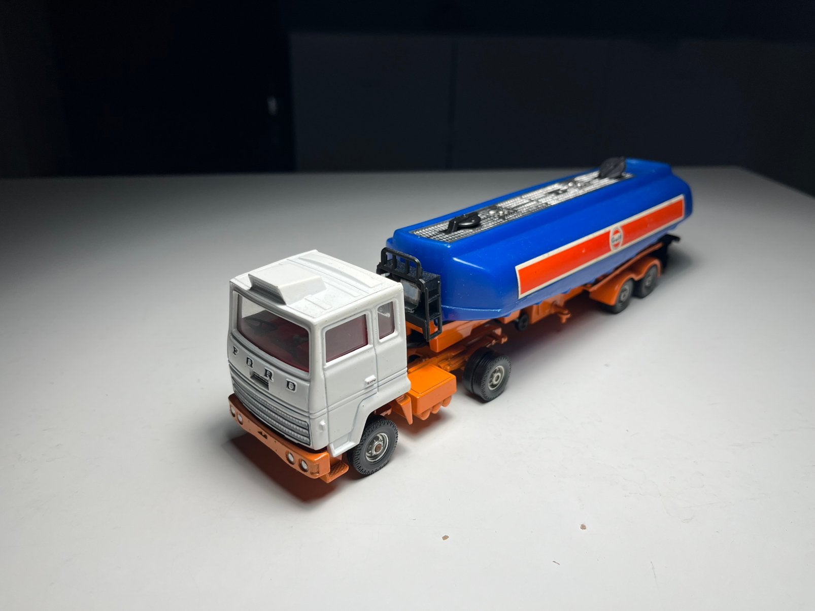 Corgi Major Toys - Ford Truck Gulf Tanker - Schaal 1:43, Verzenden, Gebruikt, Bus of Vrachtwagen, Corgi