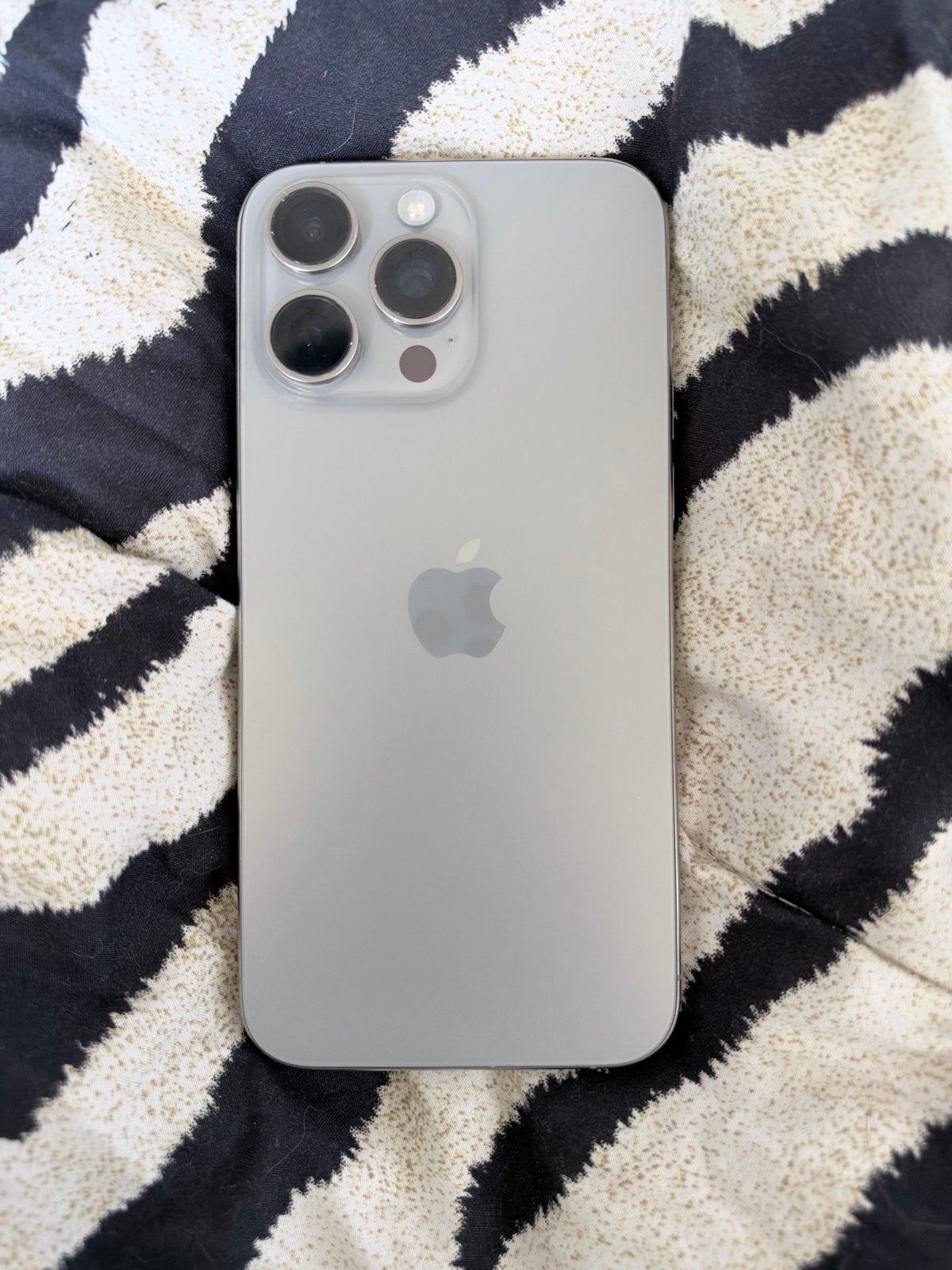 Foto 5 van iPhone 15 Pro Max - Zo goed als nieuw