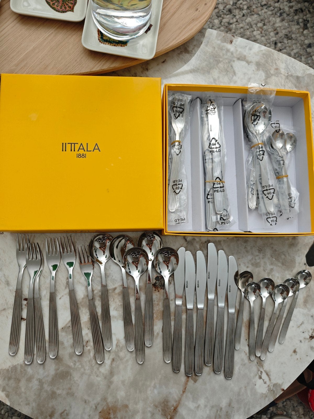 IIttala Skandia 2 x 24 set (1 nieuw e1 z.g.a.n was €600, Huis en Inrichting, Keuken | Bestek, Bestekset, Overige typen, Nieuw