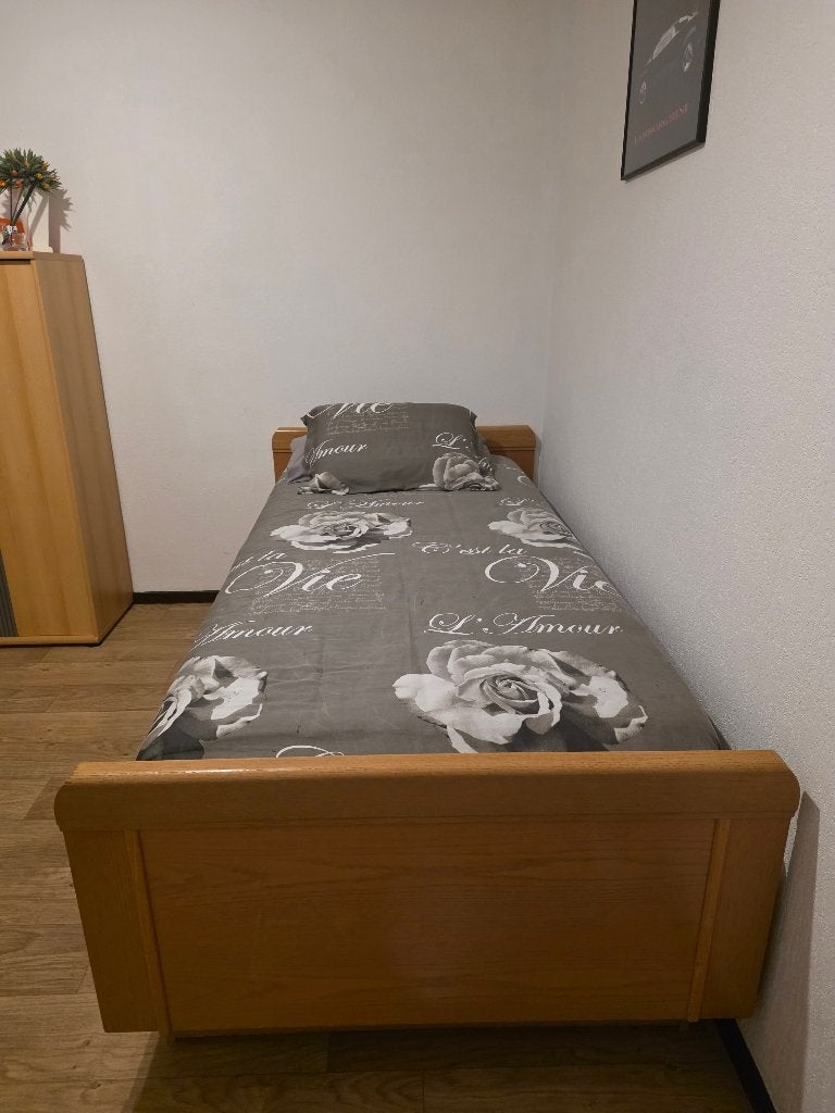 Gratis Seniorenbed met kast, matras en lattenbodem, Ophalen, Gebruikt, 90 cm, Eenpersoons
