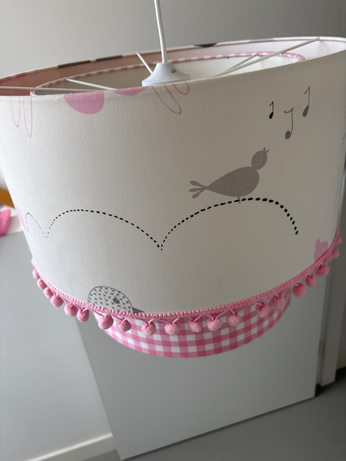 Leuke roze kinderlamp met dieren en ruitjespatroon (bedtime), Ophalen of Verzenden, Gebruikt, Textiel, E27 (groot)