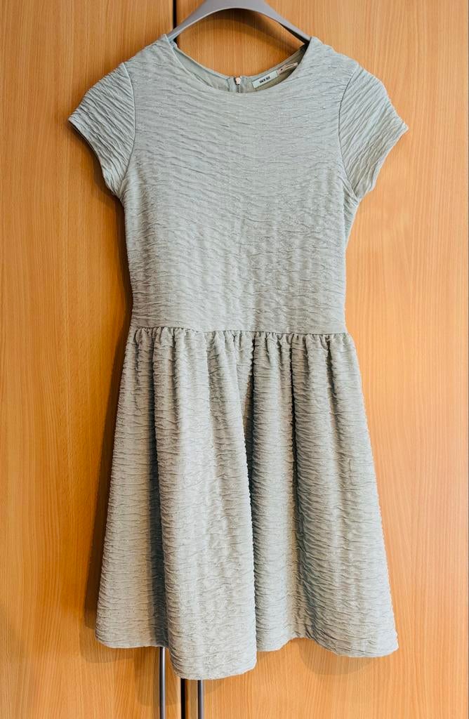 Kimchi Blue Jurk met Glitters - Maat M - 95% polyester, Maat 38/40 (M), Ophalen of Verzenden, Zo goed als nieuw, Boven de knie