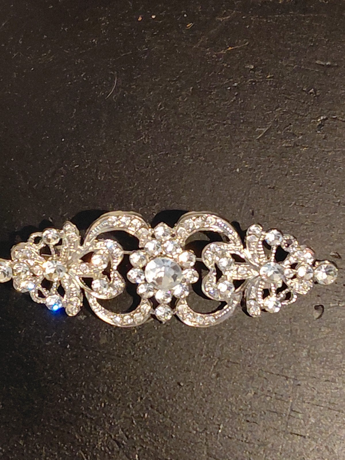 Elegante strass broche - sprankelende versiering, Overige materialen, 4 tot 7 cm, Ophalen of Verzenden, Zo goed als nieuw