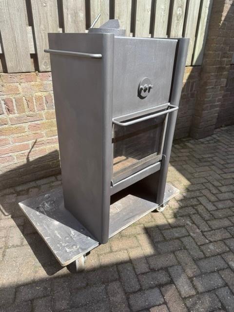 Harrie Leenders houtkachel voor binnen / buiten, Huis en Inrichting, Kachels, Ophalen, Houtkachel, Zo goed als nieuw, Vrijstaand