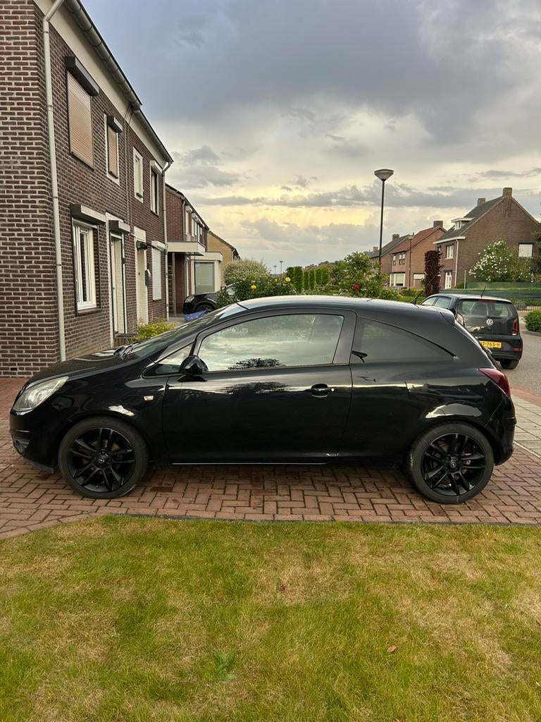 Opel Corsa 1.4 16V 3D 2010 Zwart, Auto's, Voorwielaandrijving, 40 €/maand, 4 cilinders, 100 pk