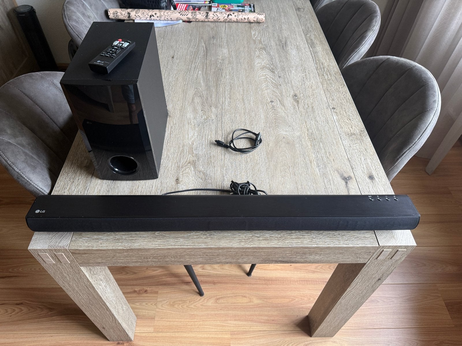 LG Soundbar met subwoofer en afstandsbediening, Ophalen, Met externe subwoofer, Gebruikt