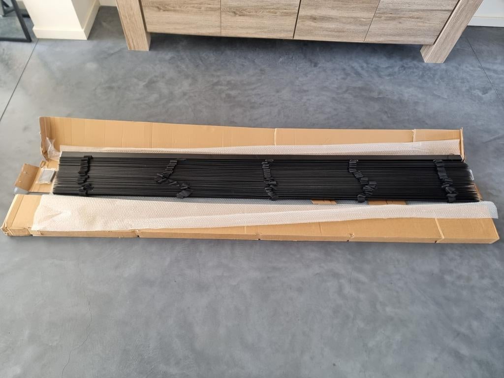 Te koop: Nieuwe houten jaloezieën 50mm lamellen, Huis en Inrichting, Stoffering | Gordijnen en Lamellen, Nieuw, Zwart, Ophalen of Verzenden