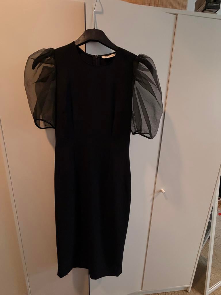 Zwarte jurk met pofmouwen van organza, Kleding | Dames, Jurken, Zo goed als nieuw, Maat 34 (XS) of kleiner, Zwart, Knielengte