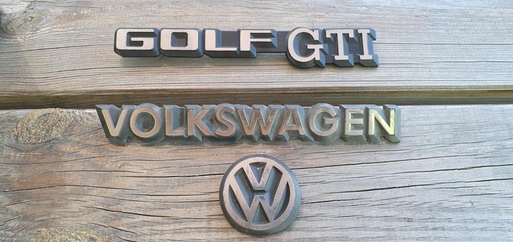 Aangeboden achterzijde logo's Golf 2 GTI, Ophalen of Verzenden, Gebruikt, Volkswagen