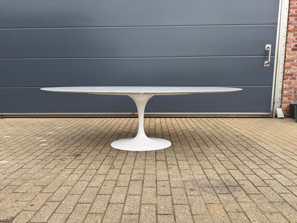Originele ovale Knoll Tulip eettafel (198/244cm) Carrara, Huis en Inrichting, Tafels | Eettafels, Ophalen of Verzenden, Vitra togo mah jong leolux edra cassina b&b italia artifort