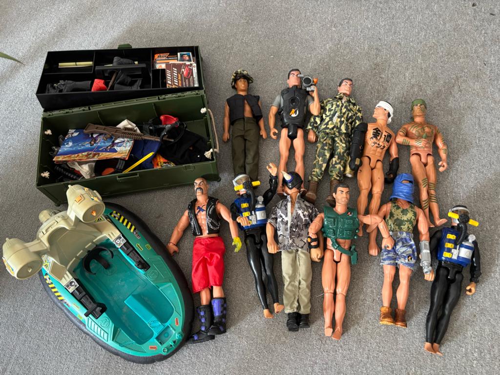 11x Action Man figuren met accessoires en hovercraft, Ophalen of Verzenden, Gebruikt