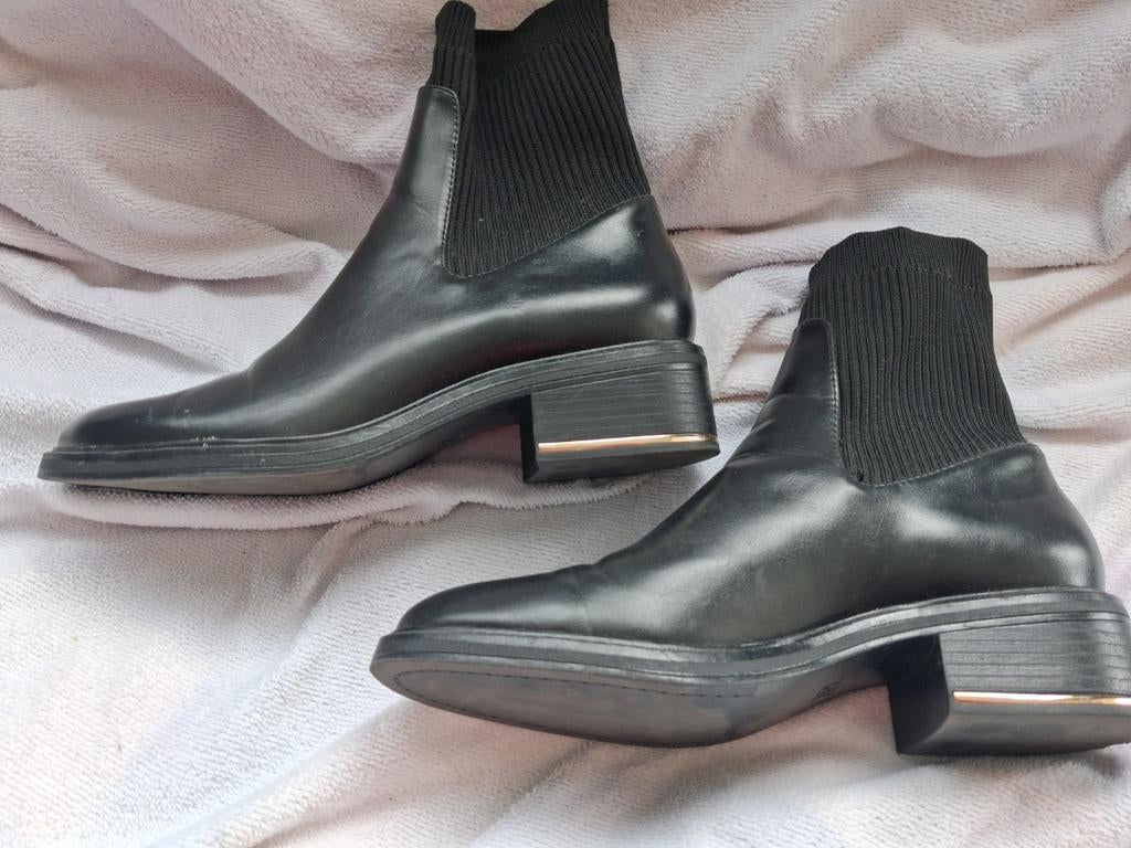 ZARA schoenen maat 38. Bijna nooit gedragen., Ophalen, Zo goed als nieuw, Zwart, Sneakers of Gympen