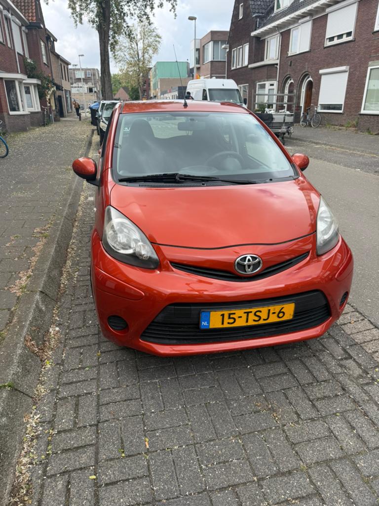 Toyota Aygo 1.0 12V Vvt-i 5DRS 2012, Auto's, Voorwielaandrijving, Overige kleuren, 4 stoelen, Origineel Nederlands