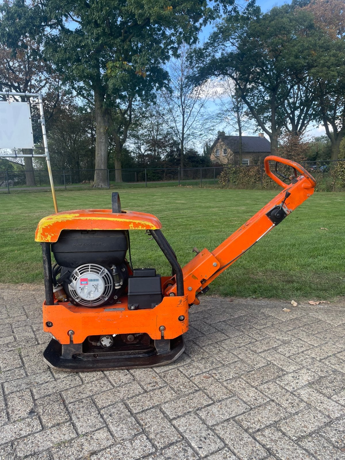 Atlas copco trilplaat Hatz diesel 228 kg, Ophalen