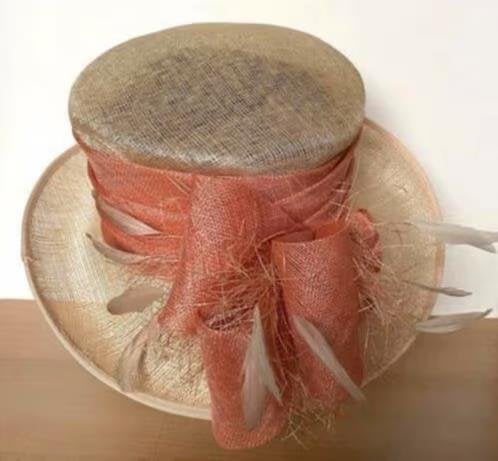 Kangol hoed koraal maat 56, Kleding | Dames, Ophalen of Verzenden, Zo goed als nieuw, 56 of 57 cm (M, 7 of 7⅛ inch), Hoed