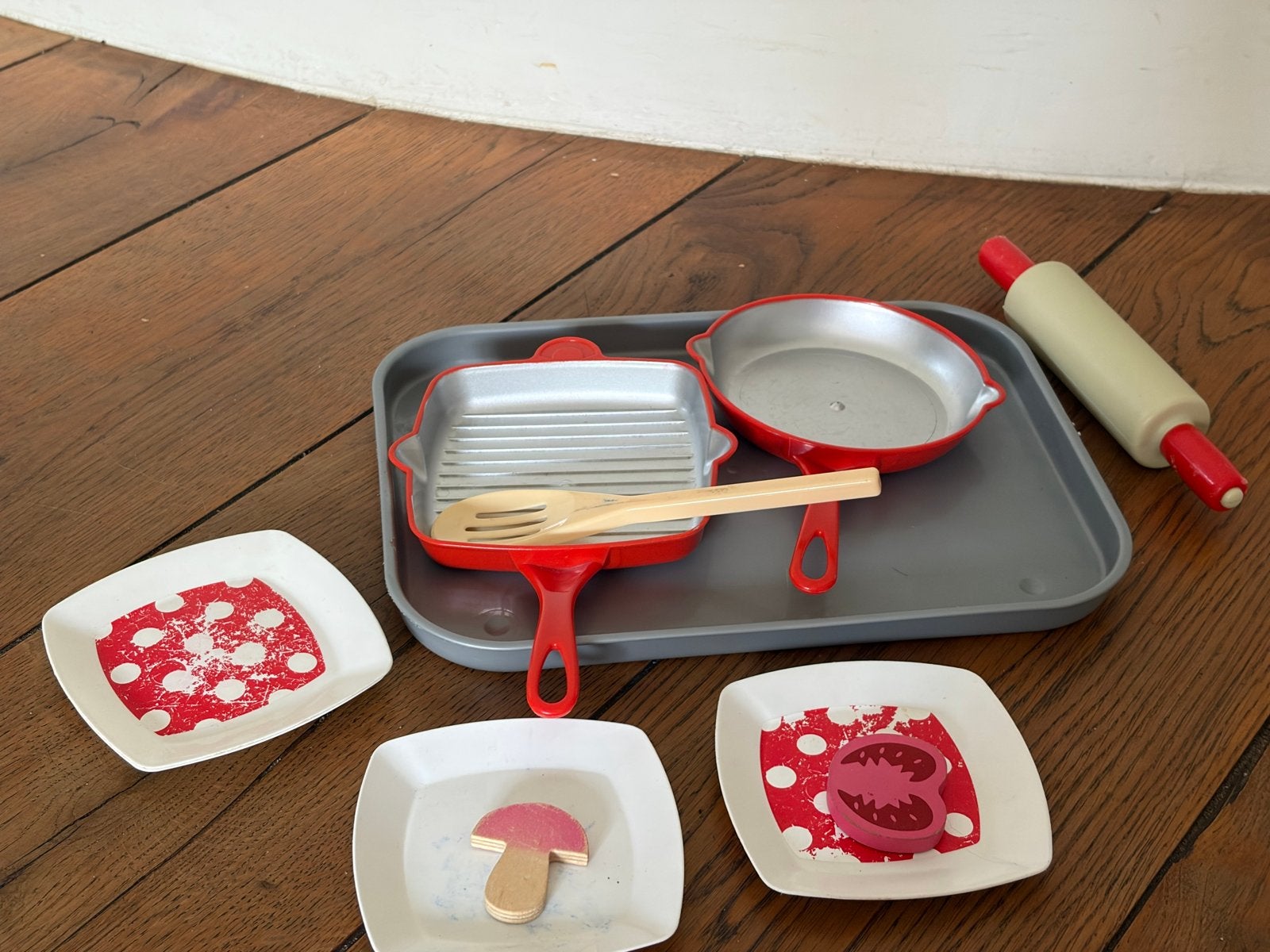 Plastic keukenset met borden, pannetjes en accessoires, Ophalen of Verzenden, Gebruikt, Jongen of Meisje