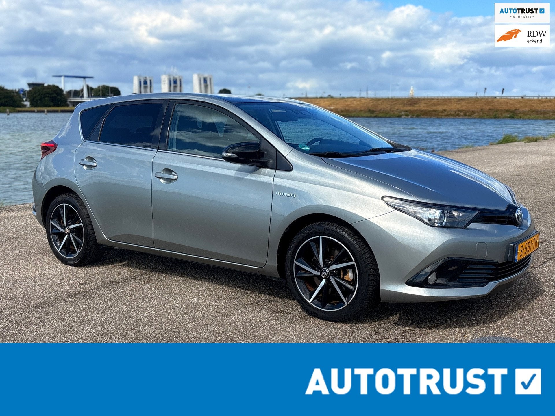 Toyota Auris 1.8 Hybrid Dynamic Ultimate/Cam/Navi/Ecc, Gebruikt, Euro 6, 4 cilinders, Alcantara