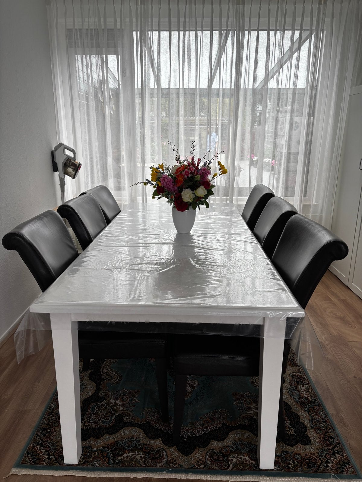 Witte eettafel met 5 leren stoelen, Huis en Inrichting, Ophalen, Gebruikt, 50 tot 100 cm, Vijf personen of meer