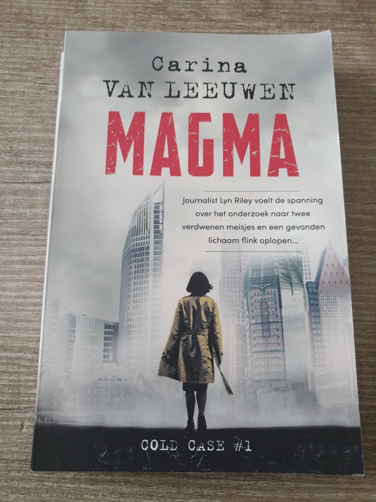 Magma - Carina van Leeuwen (Cold Case #1), Ophalen of Verzenden, Gelezen, Carina van Leeuwen