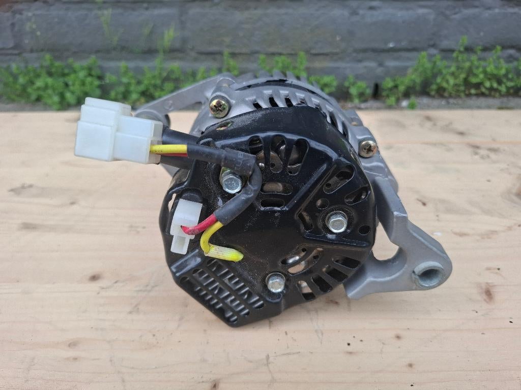 Dynamo 14V 20A Nieuw, Watersport en Boten, Bootonderdelen, Ophalen, Nieuw, Motor en Techniek, Zeilboot of Motorboot