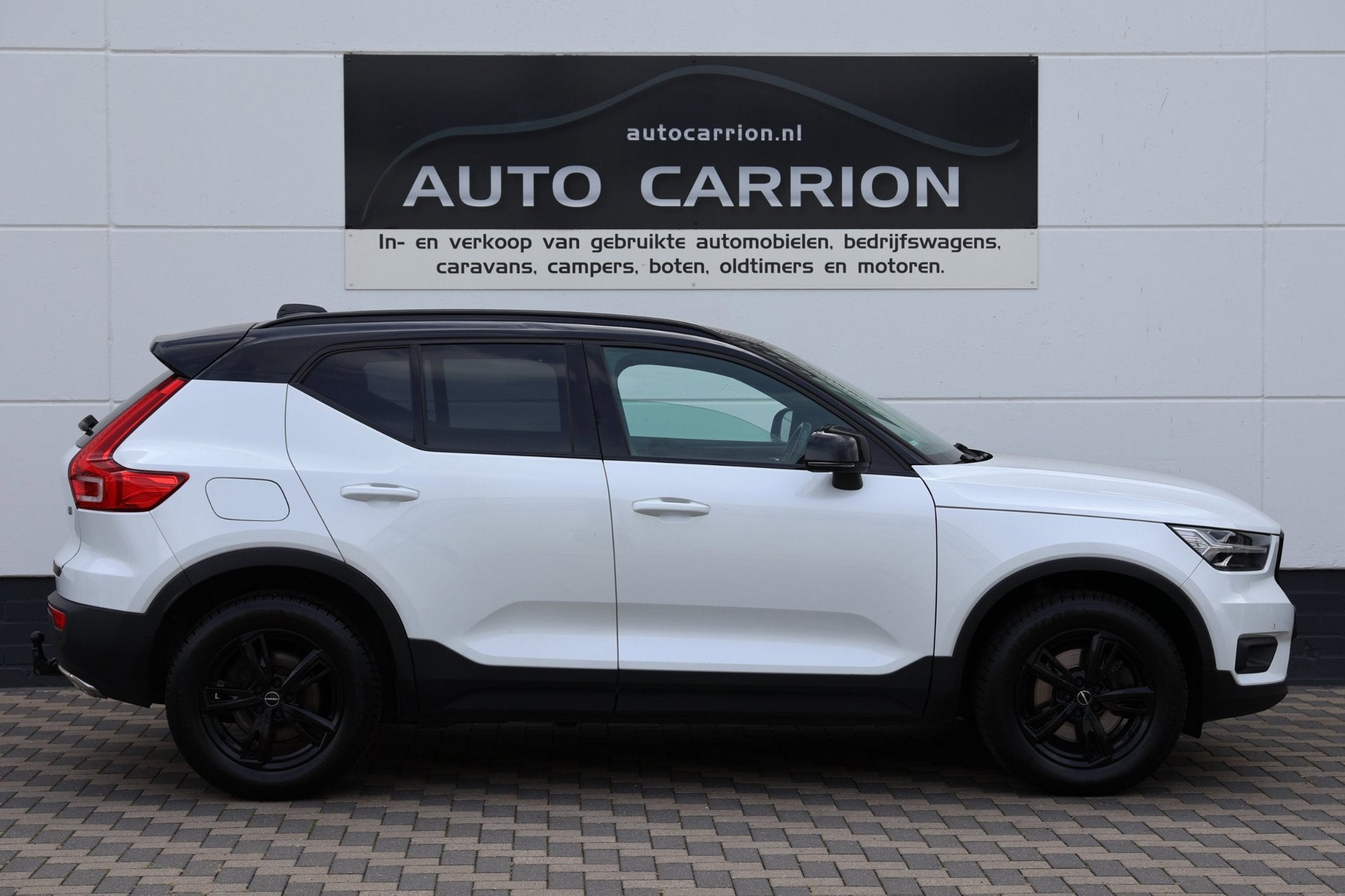 Volvo XC40 2.0 T4 AWD R-Design LED Navi Trekhaak H/K !, Automaat, Gebruikt, 1969 cc, Wit