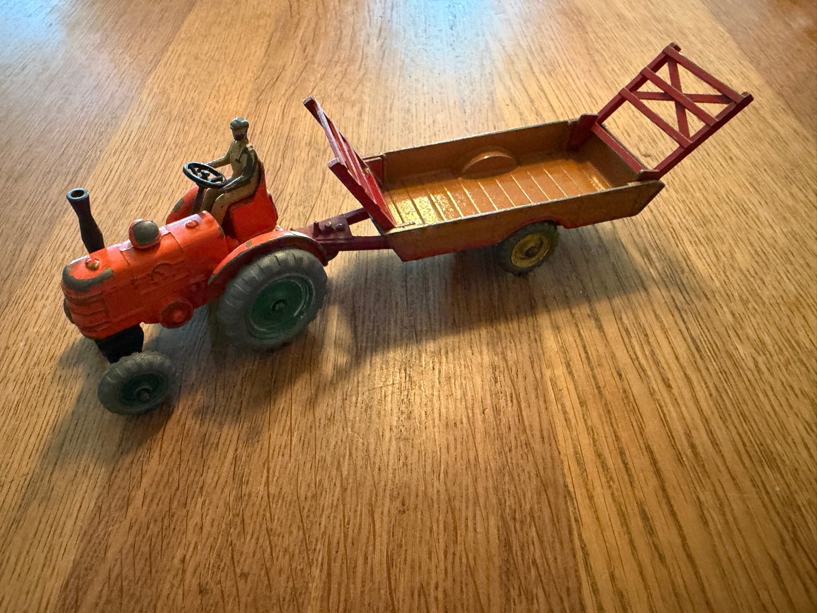 Dinky Toys Field Marshall Tractor met twee aanhangers, Ophalen of Verzenden, Gebruikt