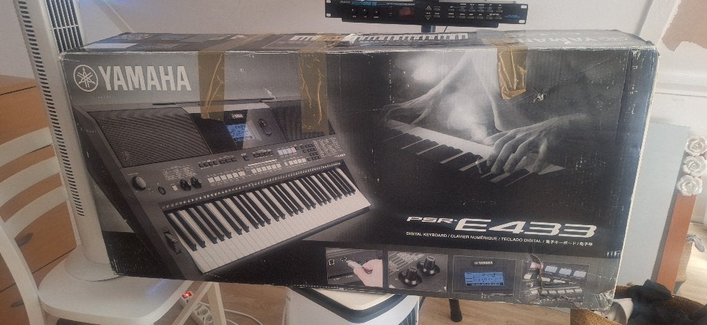 Yamaha PSR-E433 Keyboard, Muziek en Instrumenten, Keyboards, Ophalen of Verzenden, 61 toetsen, Gebruikt, Midi-aansluiting