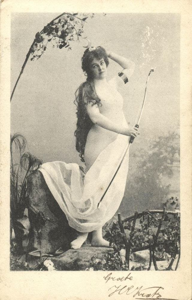 Dame met Boog en erg Lang Haar (1903) Ansichtkaart, Ophalen of Verzenden, Voor 1920, Gelopen, Overige thema's
